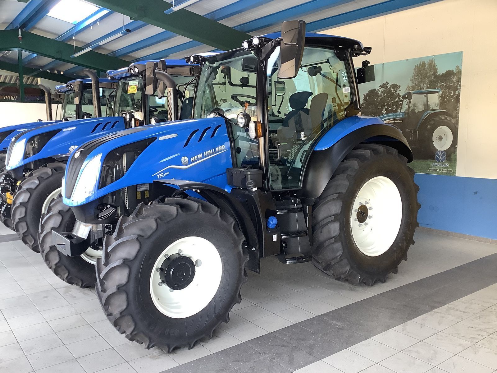 E-FARM: New Holland T5.120 - Tractor - id 6TF1ASM - 78.167 € - Horas: 5 - Potencia del motor: 120,Austria