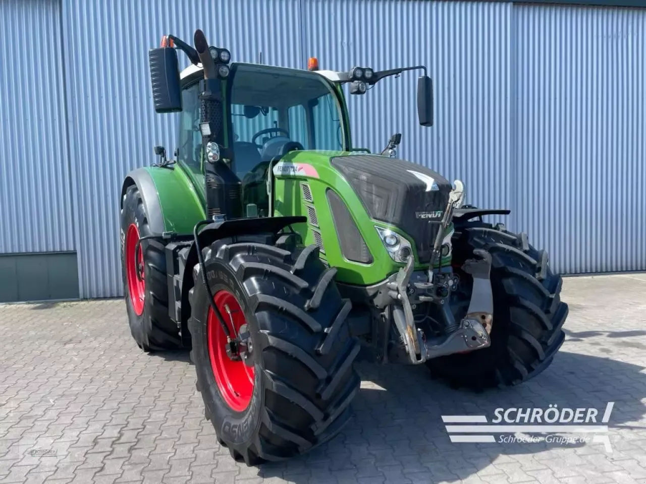 E-FARM: Fendt 724 Vario ProfiPlus - Трактор - id YJFJBWQ - 128 885 € - Год выпуска: 2017 - Отработанные часы: 4 556,Мощьность двигателя: 239,Германия