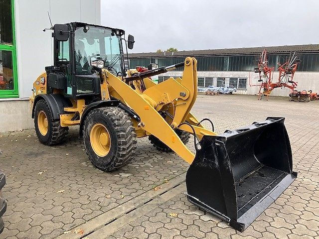 E-FARM: Caterpillar radlader 908hl - Chargeuse sur pneus - id SPELPKE - 69 950 € - Année: 2023 - Lecture du nombre d'heure: 34,Puissance du moteur (chevaux): 75,Allemagne