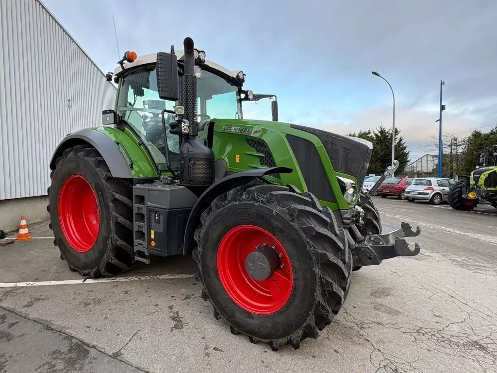 Fendt 824 Vario Profi Plus Tracteur 152 900 €
