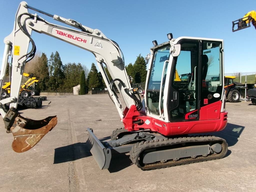 Takeuchi tb 240 Mini excavator €28,769