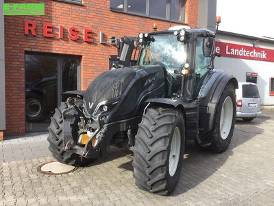 E-FARM: Valtra T174e - Tractor - id RPDUQED - €99,000 - Year of construction: 2020 - Engine hours: 1,925,Engine power (HP): 177,Germany