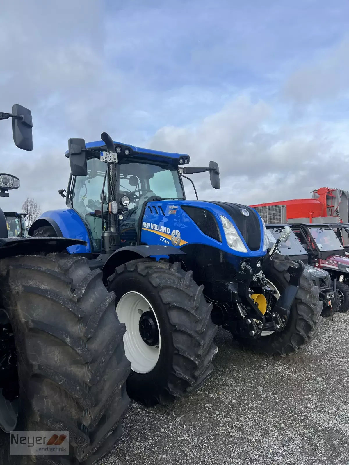 E-FARM: New Holland T7.225 - Tracteur - id IJFUGTE - 129 000 € - Année: 2022 - Puissance du moteur (chevaux): 225,Allemagne