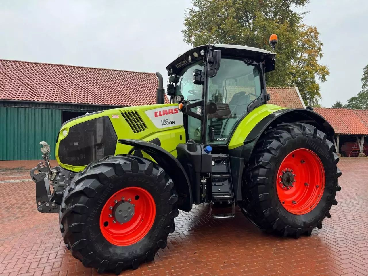 Claas Axion 810 CMATIC Tractor €79,900
