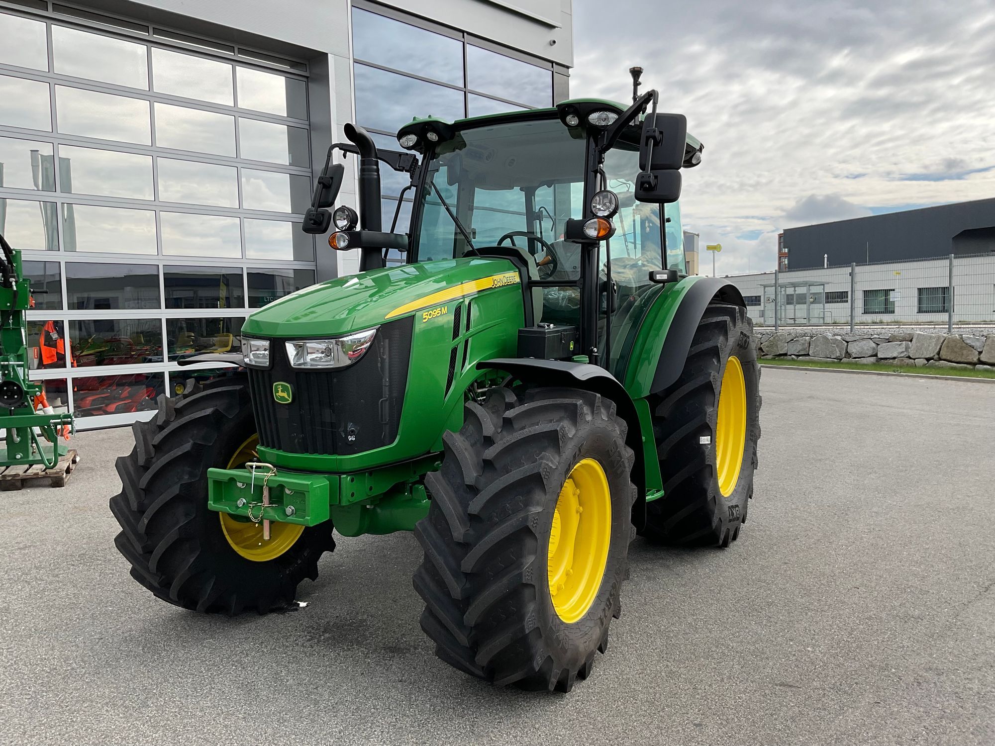 John Deere 5095 M Traktor 72 417 €