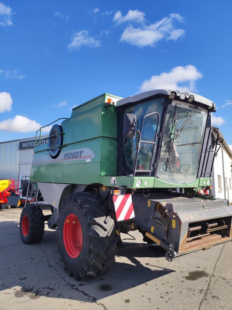 E-FARM: Fendt 5250 E - Mietitrebbia - id BF7YW9L - 58.500 € - Anno di costruzione: 2007 - Ore: 3.400,Potenza del motore: 250,Francia