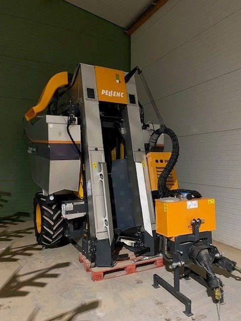 Pellenc grappe line 55 Grape harvester €78,000