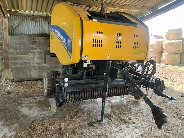 New Holland Roll Belt 150 Super Feed Presă de balotat 22.000 EUR