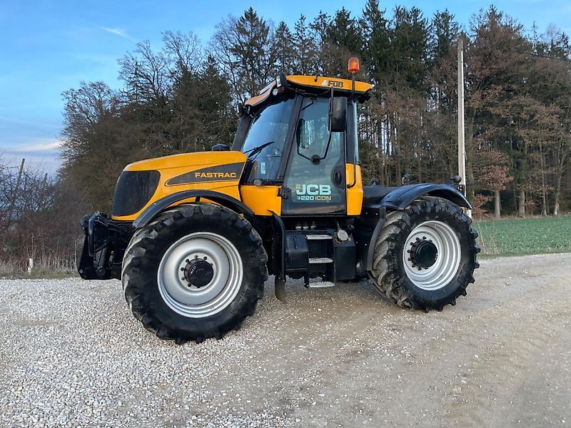 E-FARM: JCB fastrac 3220 plus - Tracteur - id HEQA6RH - 52 000 € - Année: 2007 - Lecture du nombre d'heure: 9 700,Puissance du moteur (chevaux): 218,Allemagne