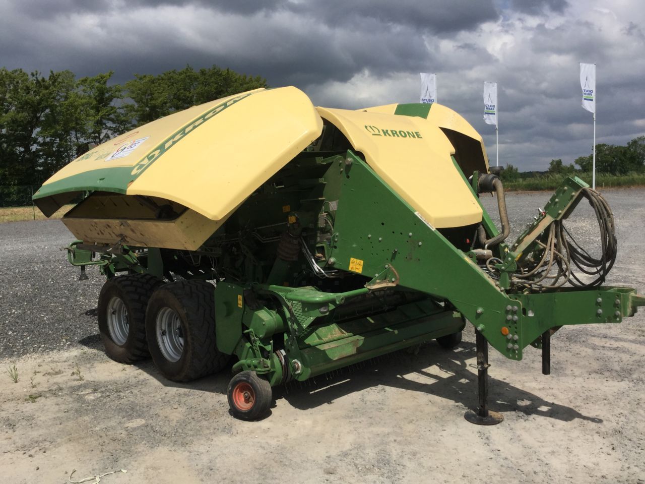 E-FARM: Krone Big Pack 1290 - Presse à balles - id 6BYYKZB - Année: 2018 - Balles produites: 64 242,France