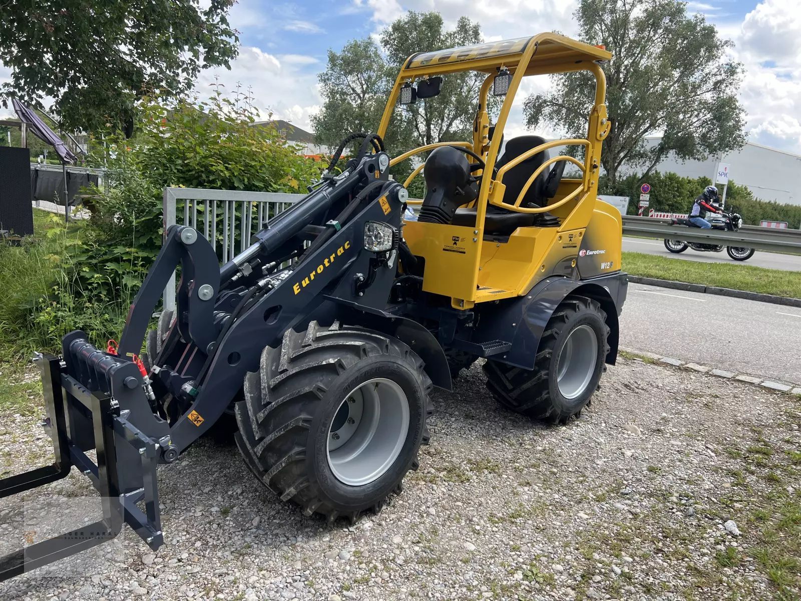 Eurotrac w 12f xl - pflasterpalette Wheel loader €30,900