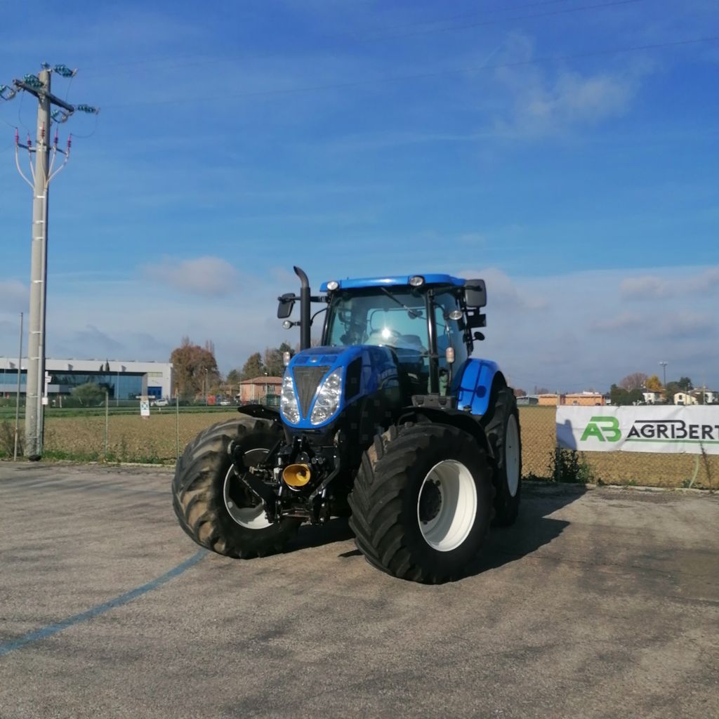 E-FARM: New Holland T7.210 - Traktor - id 2TWX2AZ - 72 000 € - Rok produkcji: 2016 - Motogodziny: 4200,Moc silnika: 210,Włochy