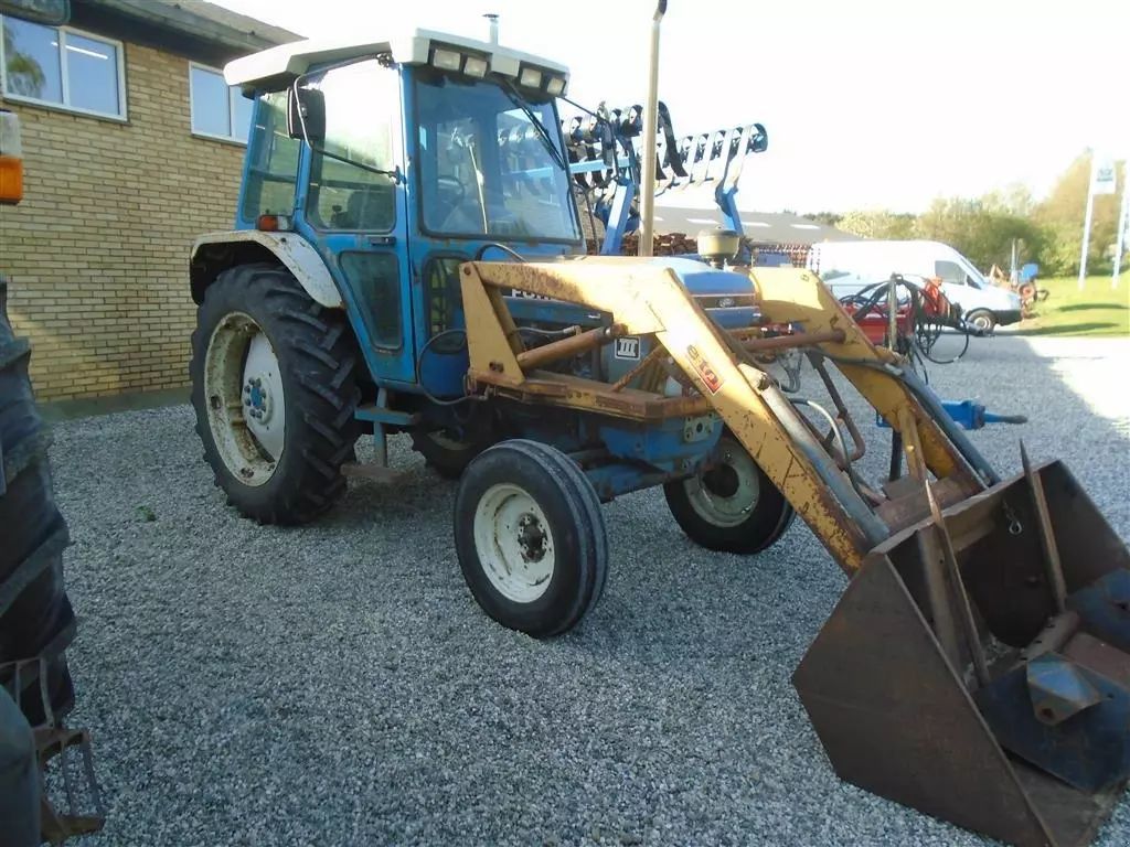 E-FARM: Ford 5610 force iii m/ veto 900 frontlæsser - Tractor - id RKH1TBL - 8832 € - Horas: 8310 - Potencia del motor: 82,Dinamarca