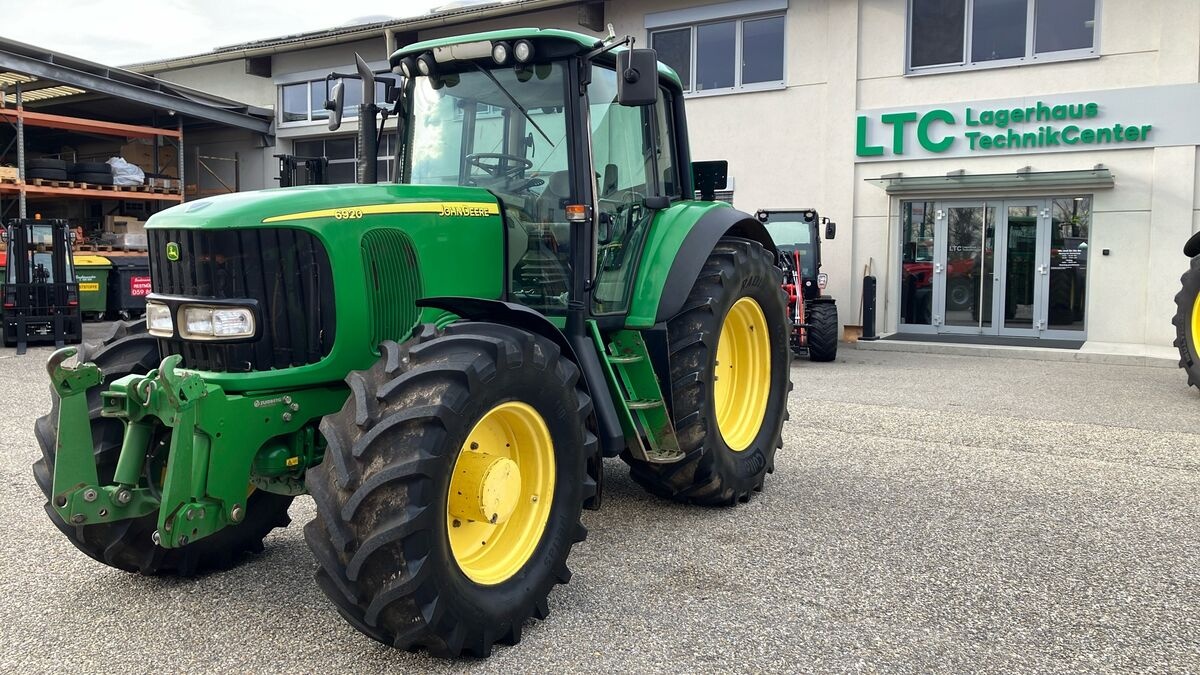 John Deere 6920 tractor €52,917