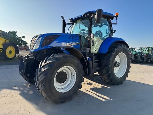 E-FARM: New Holland T 7.260 - Tractor - id ZFXCLUV - €75,000 - Year of construction: 2016 - Engine hours: 4,415,Engine power (HP): 240,France