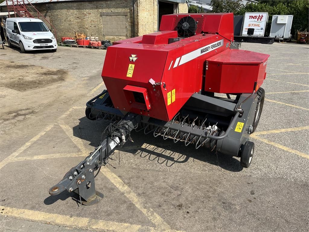 E-FARM: Massey Ferguson MF 1840 - Πρέσσα - id BHZTPZA - 25.426 € - Χρονία: 2020 - Ηνωμένο Βασίλειο