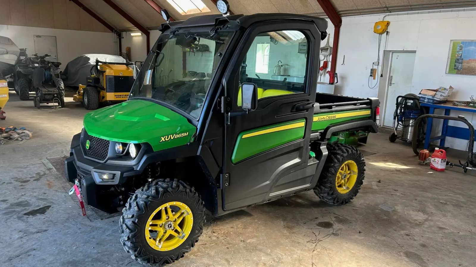John Deere gator xuv 865 Piesa 33.427 EUR