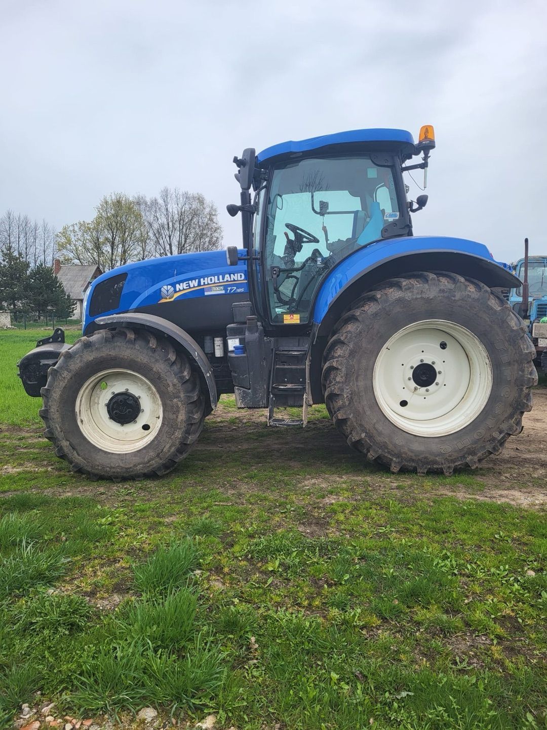 E-FARM: New Holland T7.185 - Tractor - id ETQ6IIX - 73.000 EUR - Anul: 2017 - Citeste ore: 1.415,Muterea motorului: 140,Lituania