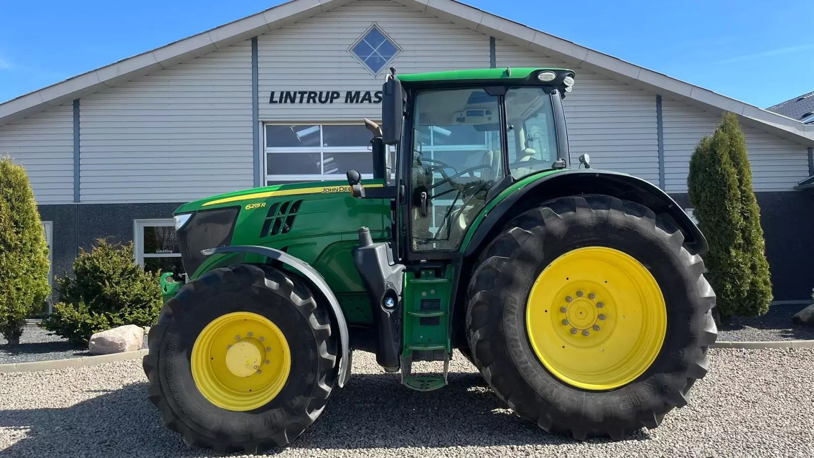 John Deere 6215 R Traktor 74.910 €