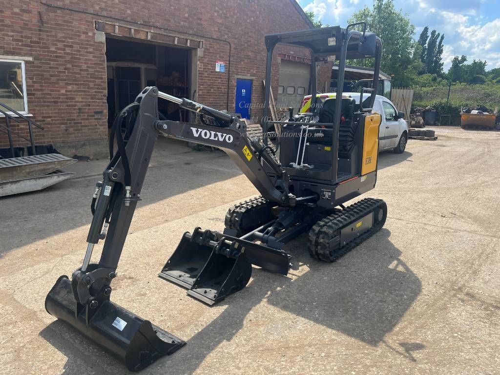 VOLVO ec 18 e Mini excavadora  20.752 €