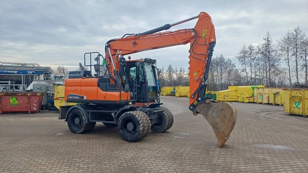 Doosan dx 170 w Escavatore con ruote 76.000 €