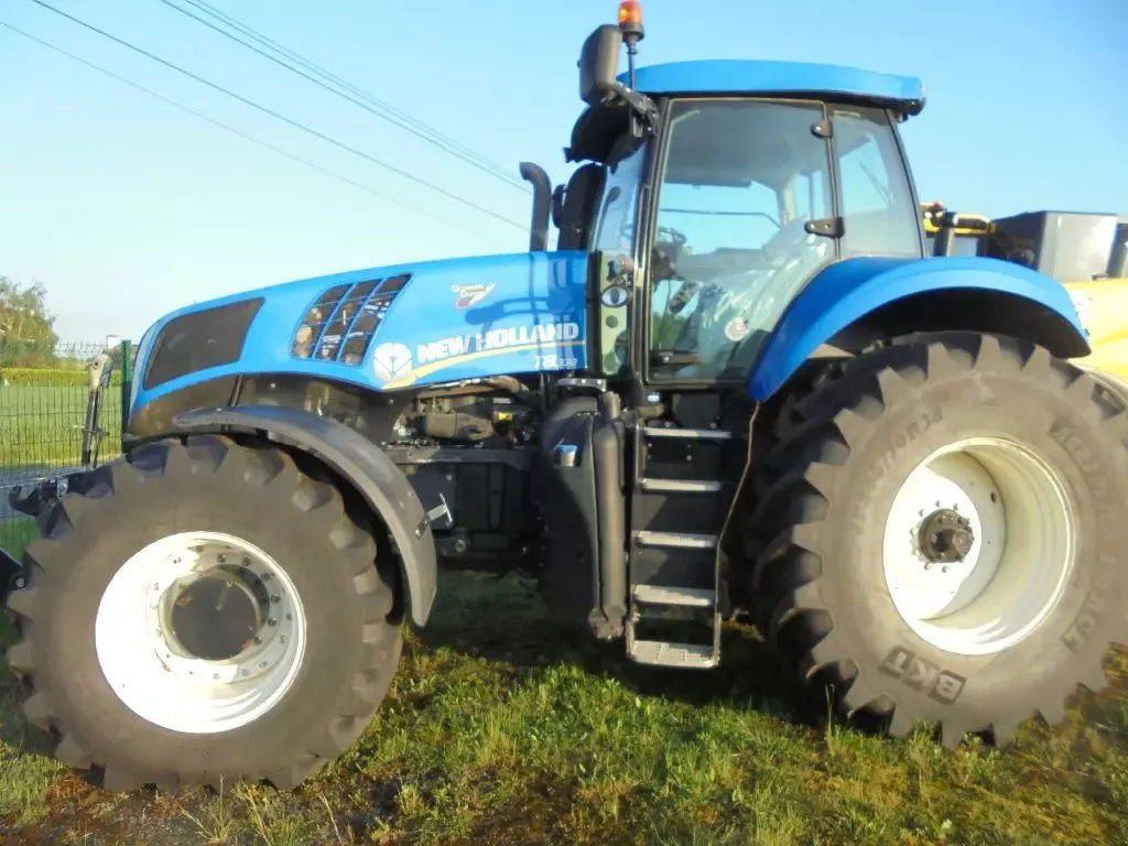 E-FARM: New Holland T8.330 - Tractor - id K9MVL1M - €88,000 - Year of construction: 2012 - Engine hours: 3,766,Engine power (HP): 310,France