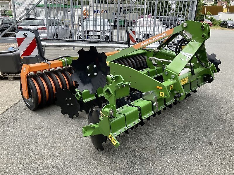 E-FARM: Amazone catros 3003 special - Herse à disques et disque compact - id CYEA76R - 15 946 € - Année: 2023 - Allemagne