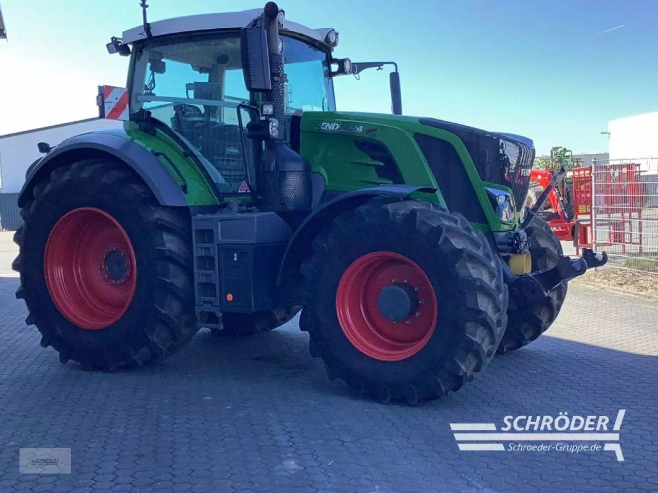 E-FARM: Fendt 824 Vario ProfiPlus - Traktor - id FWNUCSE - 136.885 € - Baujahr: 2021 - Abgelesene Motorstunden: 3.673,Motorleistung (PS): 246,Deutschland