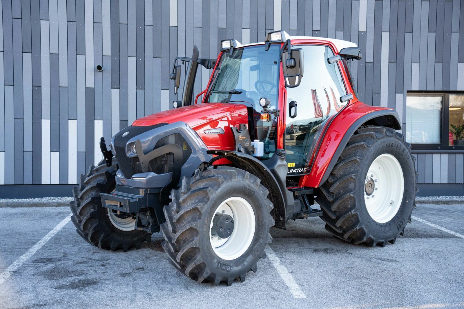 Lindner Lintrac 95 LS Traktori 84 588 €