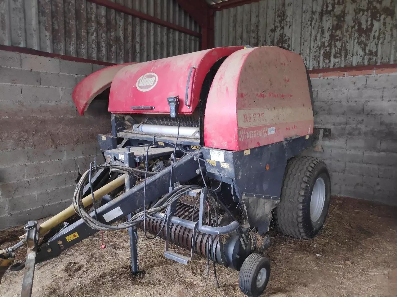 E-FARM: Vicon rf235 - Presse à balles - id WHUQBIL - 11 000 € - Année: 2006 - France