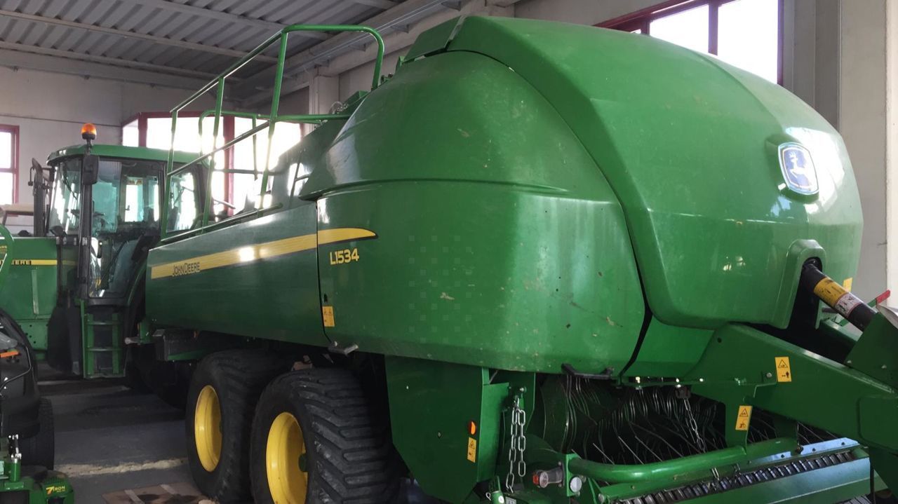 E-FARM: John Deere L 1534 - Presă de balotat - id UM2EMU8 - 105.000 EUR - Anul: 2018 - Italia