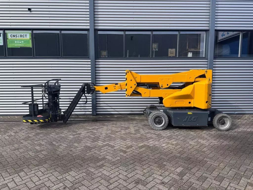 JLG e400ajpn hoogwerker knikarmhoogwerker Podest Samobieżny 15 950 €