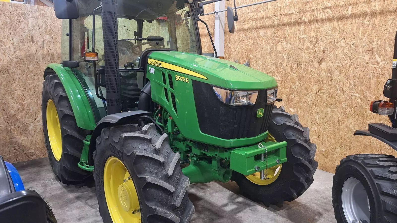John Deere 5075 E Tractor €42,297