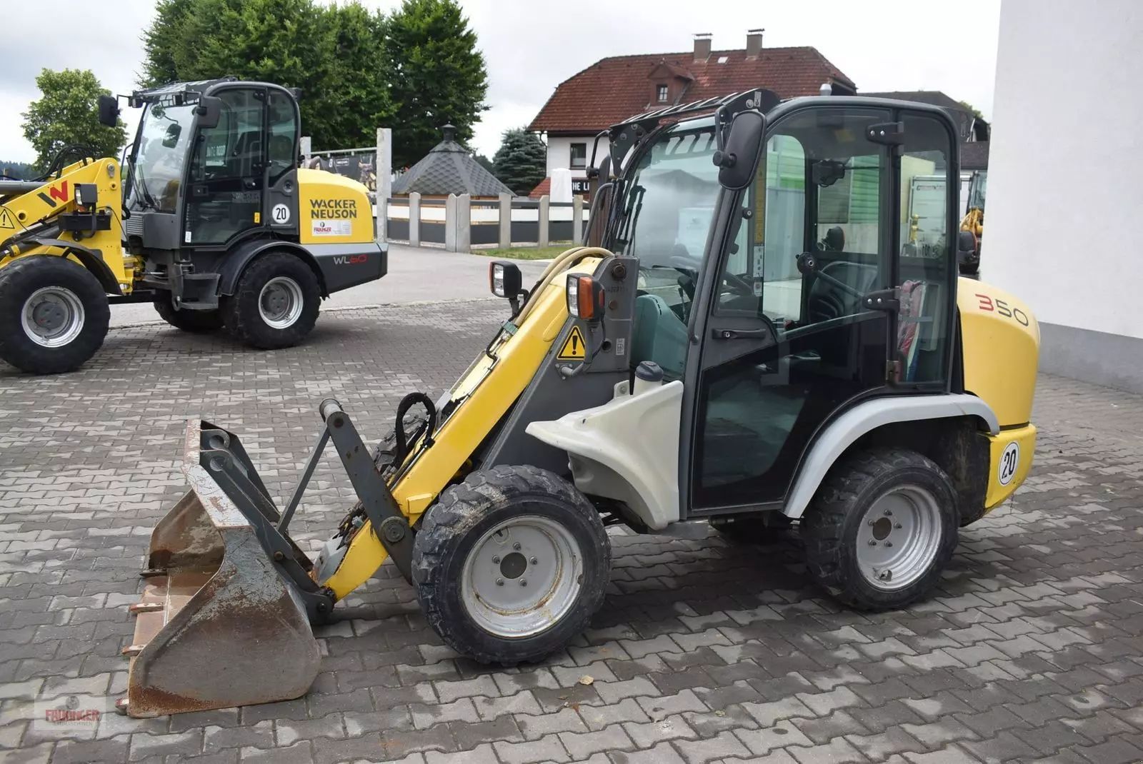 KRAMER 350 Gummiged 22.900 €