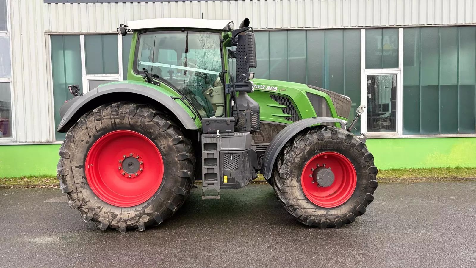 Fendt 828 Vario Tractor €104,500
