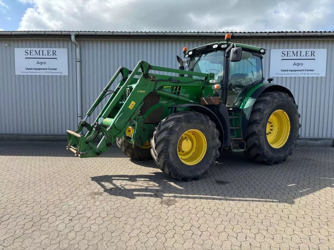 John Deere 6210 R Tractor €52,875