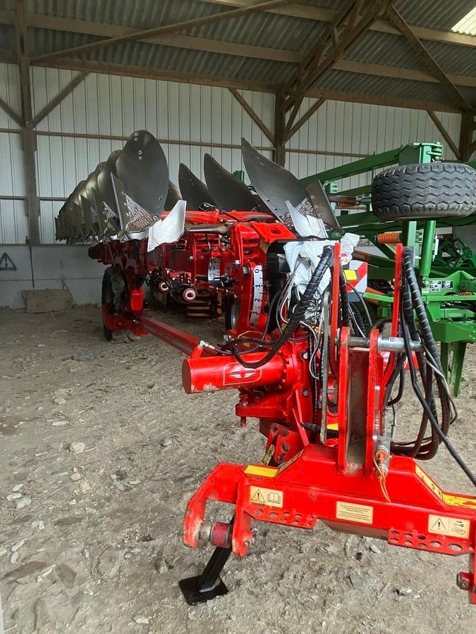 E-FARM: GREGOIRE BESSON charrue voyager 8 corps - Pflug - id RH967Y4 - 28.000 € - Baujahr: 2018 - Frankreich
