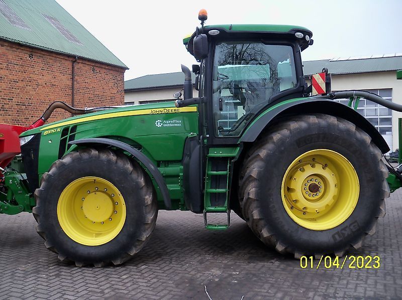 E-FARM: John Deere 8370 R - Traktor - id LH3VHYM - 179 950 € - Rok výroby: 2014 - Hodiny motoru: 5 800,Polsko