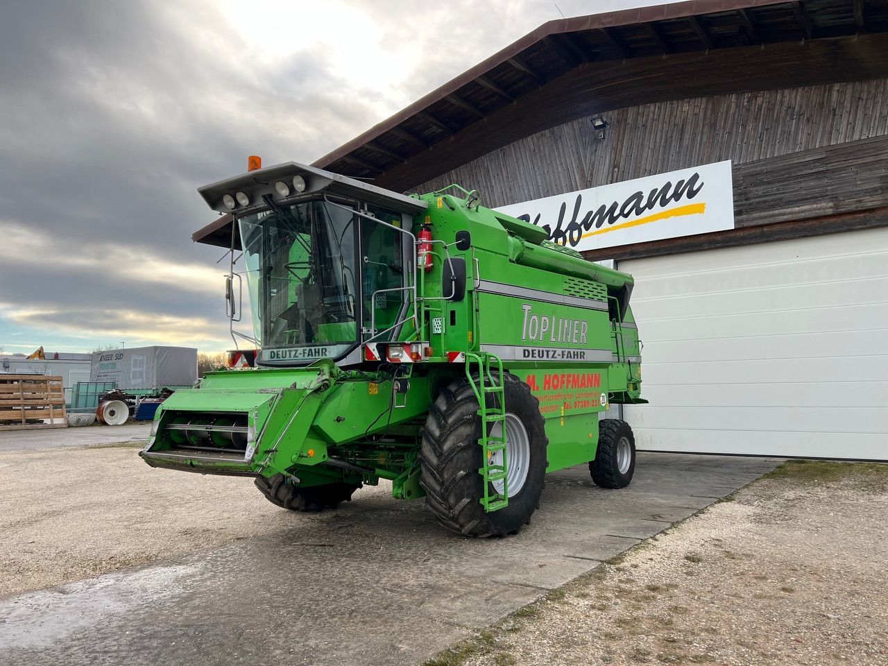 E-FARM: Deutz-Fahr 4075 E - Mietitrebbia - id UVAV2T9 - 40.000 € - Anno di costruzione: 1997 - Ore: 4.381,Potenza del motore: 240,Germania