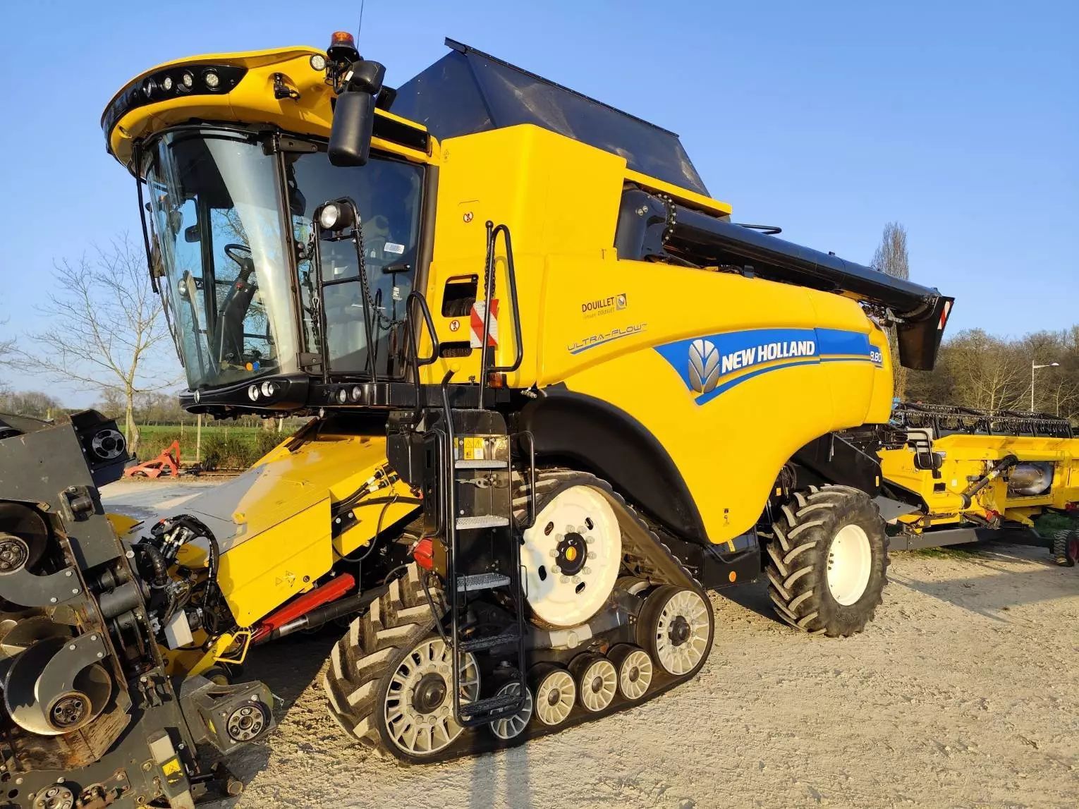 E-FARM: New Holland cx8.80smarttrax - Moissoneuse-batteuse - id S12RLLA - 243 000 € - Année: 2021 - France