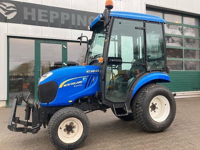 New Holland Boomer 25 Tractor