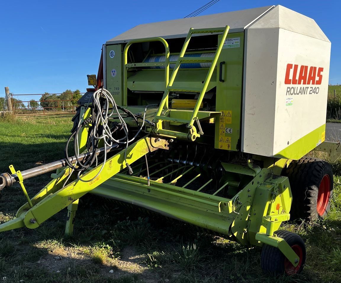E-FARM: Claas Rollant 240 - Empacadora - id CUDA7RF - 13.995 € - Año: 2009 - Francia