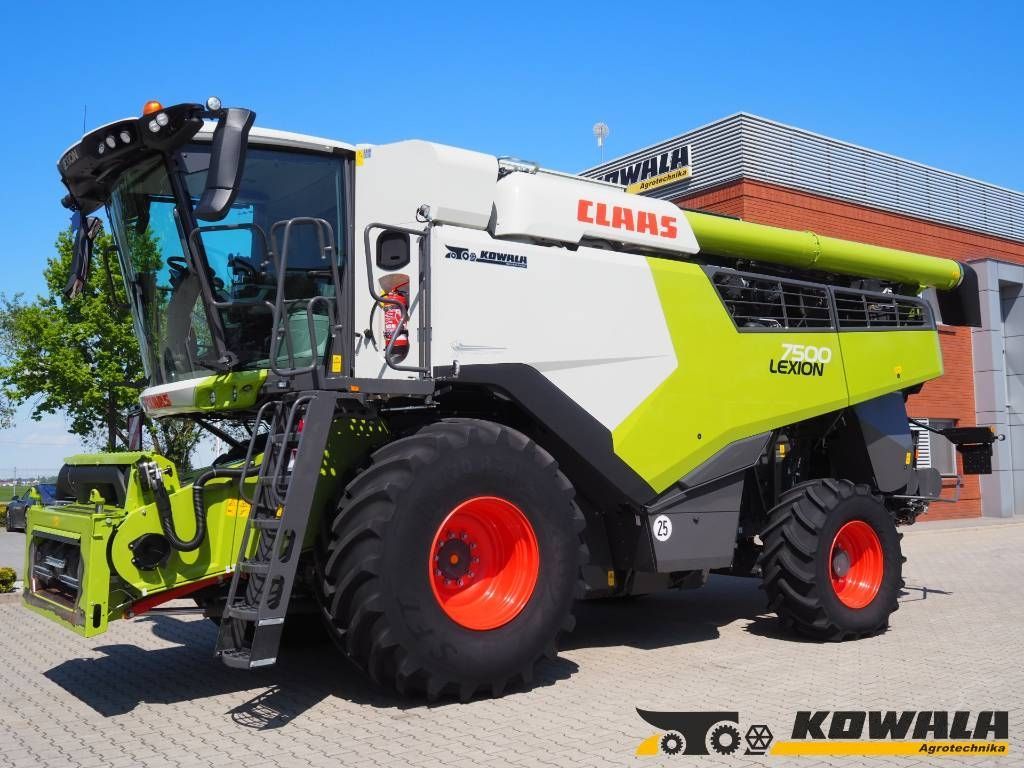Claas Lexion 7500 Combine harvester €305,000