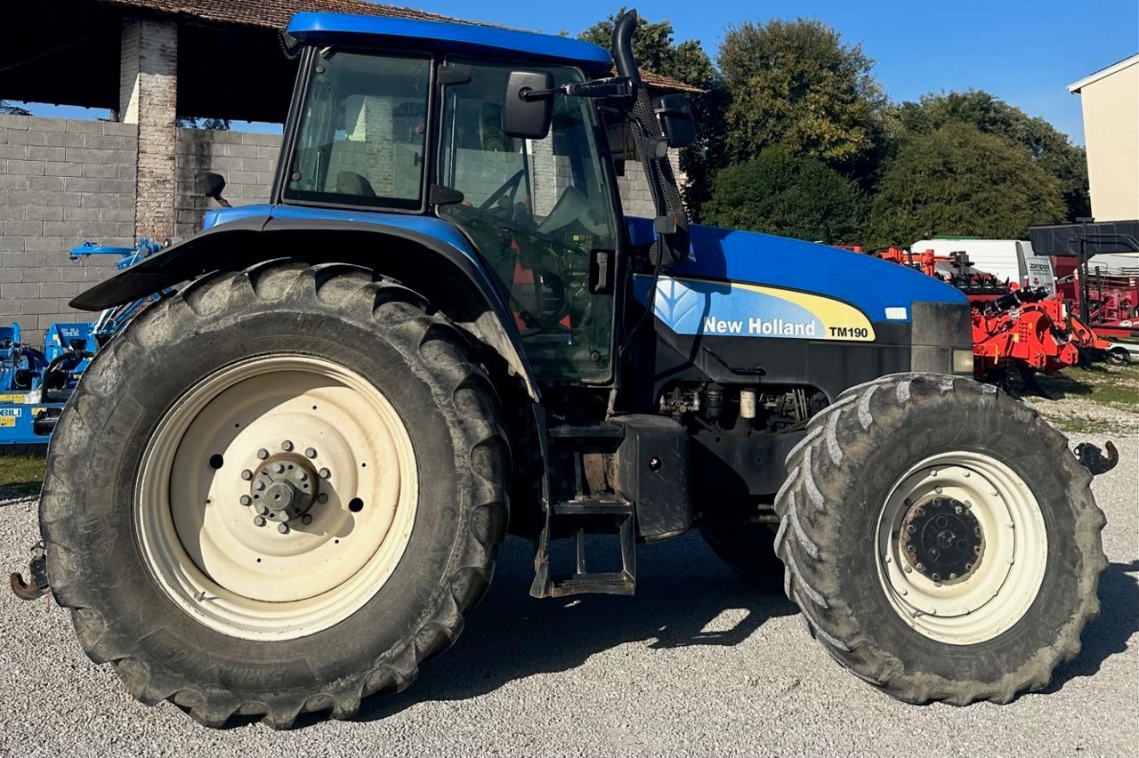 New Holland TM 190 Traktor 29 000 €