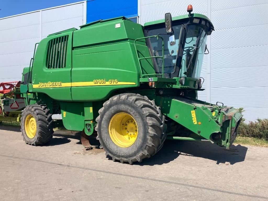 E-FARM: John Deere 9780 i CTS - Moissoneuse-batteuse - id SP6LJV5 - 40 000 € - Année: 2005 - Lecture du nombre d'heure: 3 653,Puissance du moteur (chevaux): 384,Lettonie