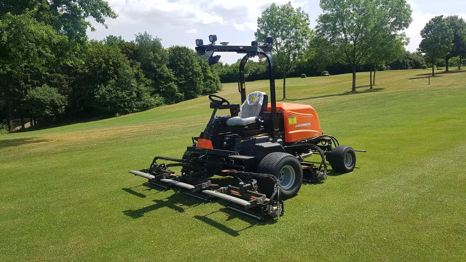 E-FARM: Jacobsen fairway 305-4wd automowing - Tondeuse - id 5GYUVCH - Année: 2024 - Allemagne