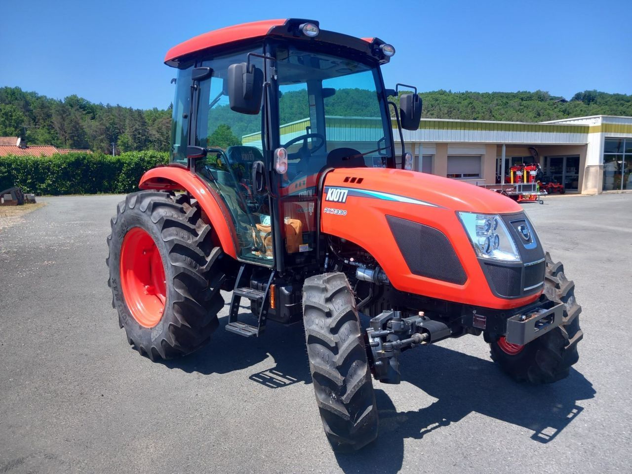 E-FARM: Kioti rx 7330 - Trattore - id 5L5ZFGW - 38.300 € - Anno di costruzione: 2024 - Ore: 5,Potenza del motore: 73,Francia