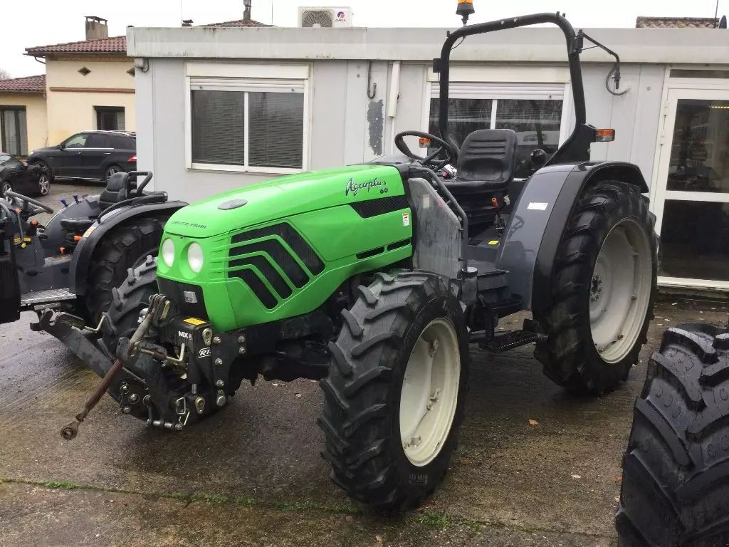 E-FARM: Deutz-Fahr Agroplus 60 - Tracteur - id WCC2BUF - Année: 2006 - Lecture du nombre d'heure: 2 300,Puissance du moteur (chevaux): 60,France