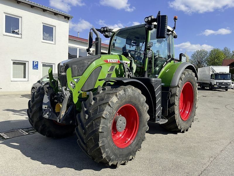 Fendt 724 Vario Profi Plus Tractor €158,000