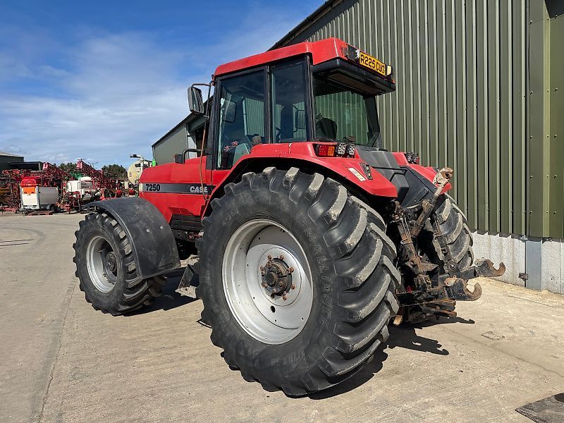 Case IH Magnum 7250 Traktor 27 730 €